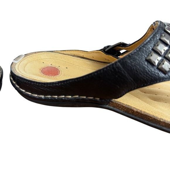 Clarks Unstructured Undrizzle Studded Leather Thongs Comfort Sandals Shoes 7.5 - Picture 3 of 16